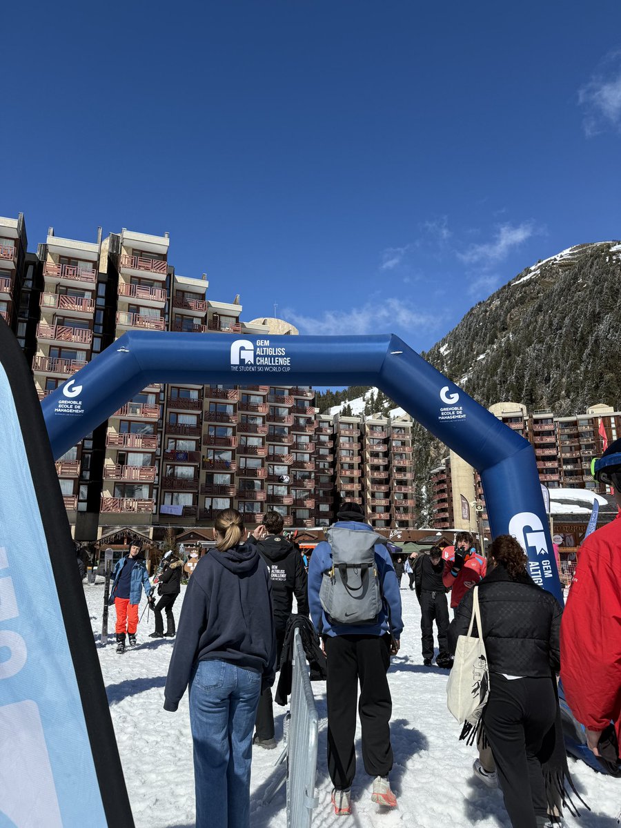 studyrama's tweet photo. 📍Le @Grenoble_EM Altigliss Challenge bat son plein avec une semaine entière de compétitions, de ski et de défis entre étudiants. Un événement mêlant sport, dépassement de soi et convivialité au cœur de la station Aime La Plagne ! 🏔️🎿 #GEMAltigliss #Ski #Challenge #Studyrama https://t.co/hEnaGpn4V0