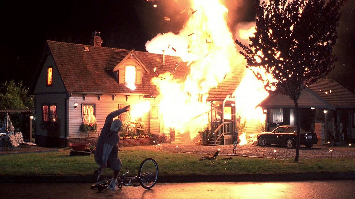 aresluoga's tweet image. 25 years ago today, the supernatural horror film, #FinalDestination, co-written &amp;amp; directed by #JamesWong, based on a story by #JeffreyReddick, and starring #DevonSawa, #AliLarter, #KerrSmith, #SeannWilliamScott, and #TonyTodd, opened to unfavorable reviews in US cinemas.