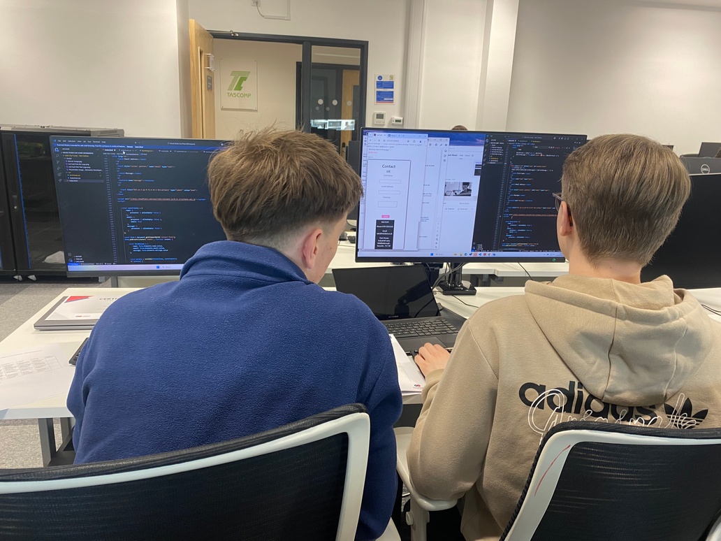 🏆 Huge congrats to our Computing &amp; Media students at the Inter-College Competition! 🎉

🥇 Nathan &amp; Alex (HND Computing) won 1st place in Web Dev
🎨 Kayleigh, Ayden &amp; Kieran-Lee (Media) took 2nd in Game Art

Next stop: East Durham College! 🚀 

#STC #Success #FutureCreators