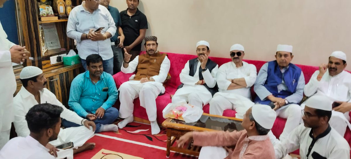 GAMIR_INC's tweet photo. Today visited Furfura Dargah Sharief on the death anniversary of the founder of Furfura Darbar Sharif, Pir Mohammad Abu Bakr Siddiqui Al Quraishi, to pay homage to him and met various religious scholars alongwith PCC President, AICC Secretaries and other Senior Congress Leaders from the state.

@INCWestBengal 
@IYCWestBengal @NSUIWestBengal @WestBengalPMC @IncminorityWB