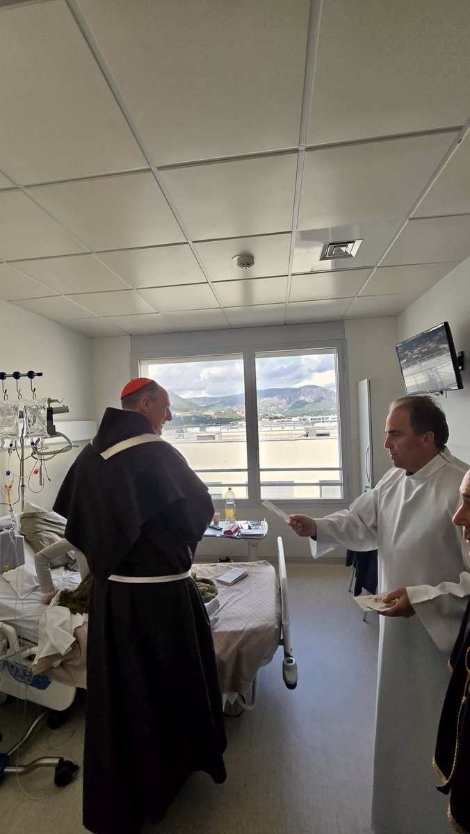 Andà à visità è binidiscia quiddi chì sò malati, chì patenu a suffrenza, andà à scuntrà i famiddi è tutti quiddi chì travaghjani à l’uspidali eccu ciò ch’avemi fattu incù à S.E u cardinali, u Vicariu Ghjinirali è i cunfrateddi di u rughjoni aghjaccina incù a nostra Madunnuccia.