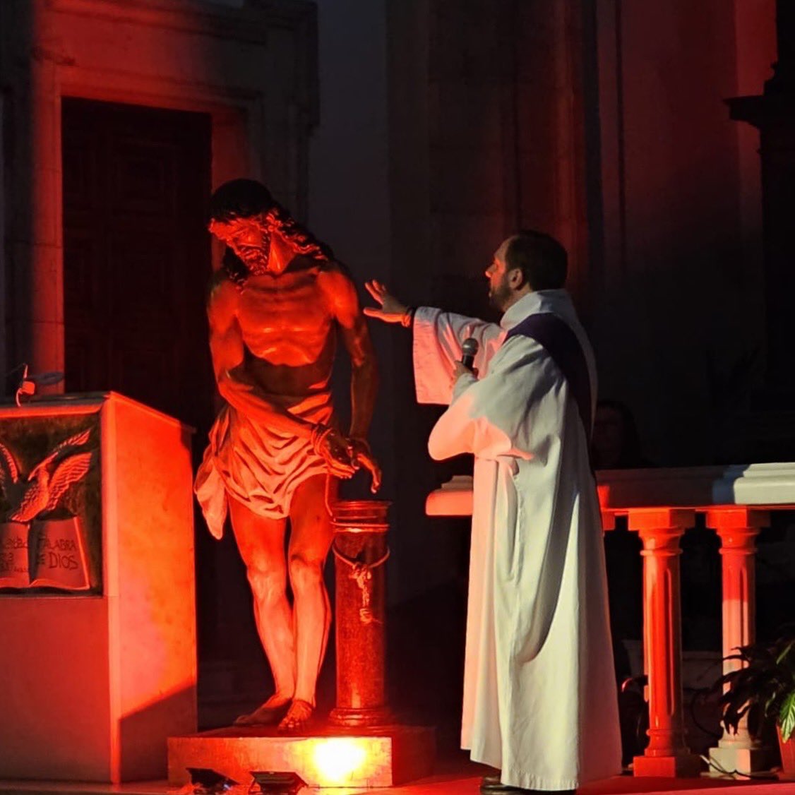 joaquinrpc's tweet photo. Cumplir sueños te hace volver a ser niño, y, “de los que son como niños es el Reino de los Cielos”. Por eso, vivir este sueño rodeado de tantos de estos niños ha sido un adelanto de la Resurrección. 

Gracias a mis compañeros de Vía Crucis, a los lectores y a tantos voluntarios. https://t.co/ZxtqezpUgO