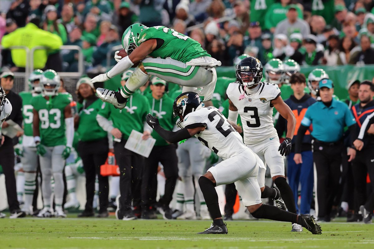 Eagles's tweet photo. Can't pinch this 🍀 https://t.co/S6qY2xY6fP