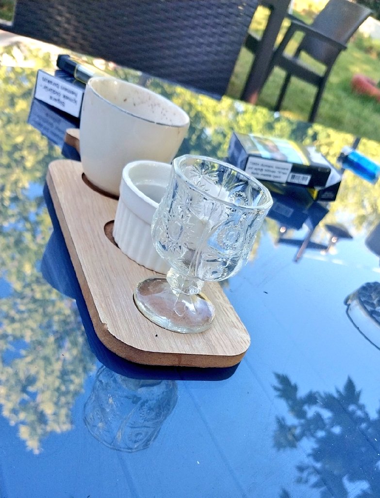 Bazen kendini dinlemek iyi oluyor.
Çünkü bazen kendinden başka kimsen olmuyor...
İyi akşamlar...