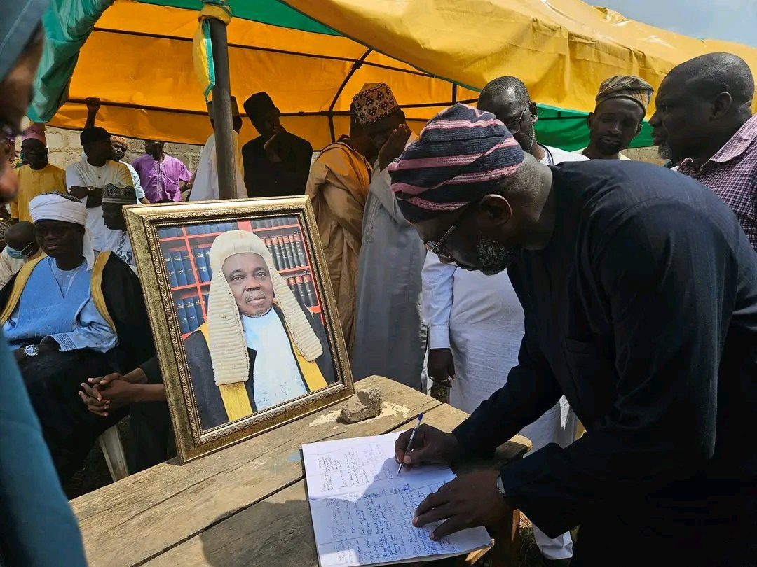 NewsBulletinNG's tweet photo. [PHOTOS] Kwara Lawmaker, Hon Seun Ogunniyi Adato Mourns Legal Luminary, Prof. Rasheed Jimoh Ijaodola, SAN

Ogbeni Seun Ogunniyi Adato @davniyi, a member of @kwhanigeria representing Ojomu/Balogun Constituency, has expressed deep sorrow over the passing of renowned legal scholar https://t.co/ylV2XzV7Wc