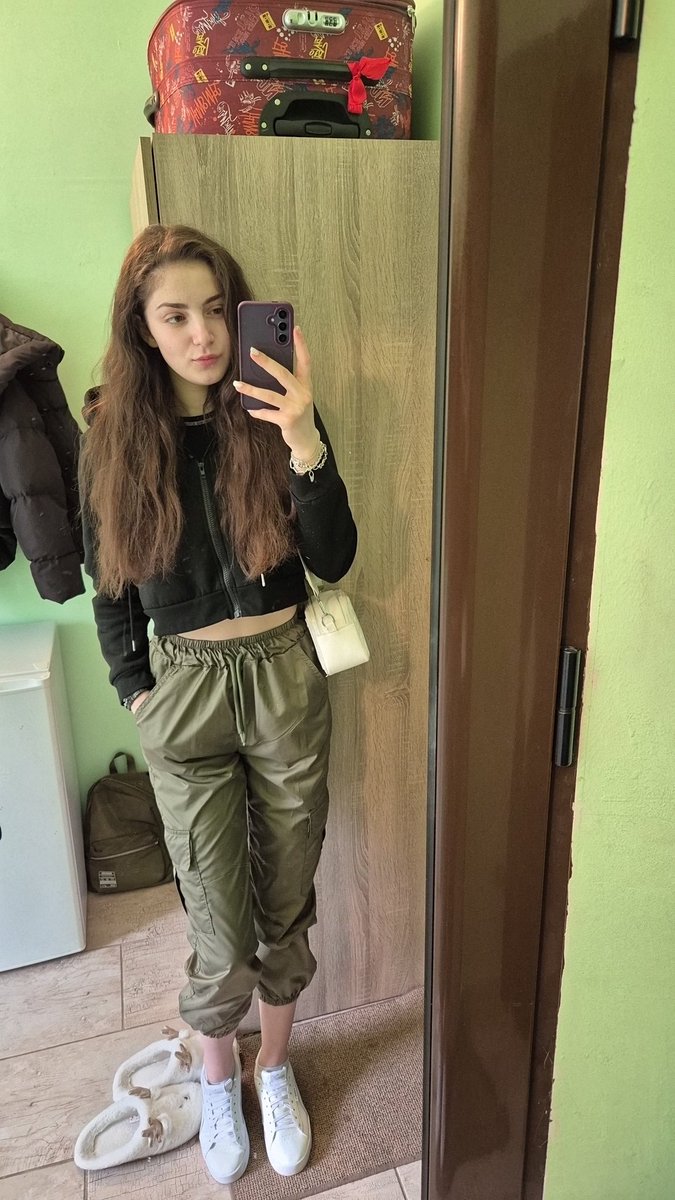 👽
