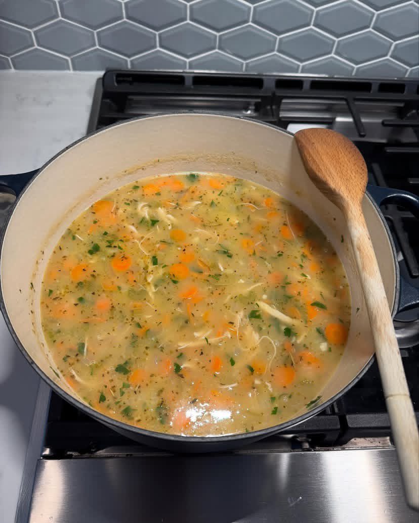 leadchris2's tweet image. Not so Irish on St. Paddy’s Day morning, but I’m obsessed with this easy shredded roasted lemon chicken orzo soup made for lunches this week (cherry blossom buds are in phase 2 at the Tidal Basin too).