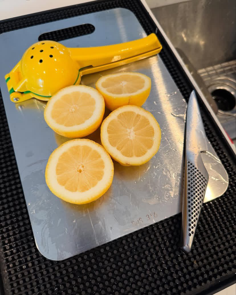 leadchris2's tweet image. Not so Irish on St. Paddy’s Day morning, but I’m obsessed with this easy shredded roasted lemon chicken orzo soup made for lunches this week (cherry blossom buds are in phase 2 at the Tidal Basin too).