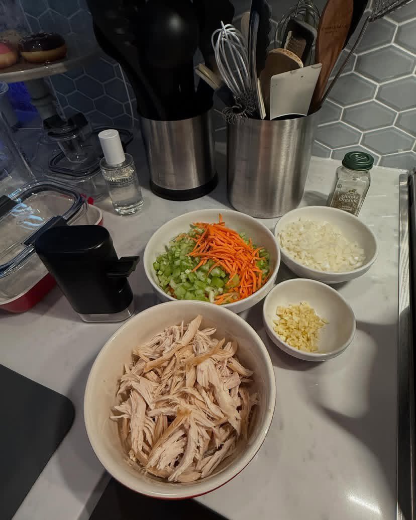 leadchris2's tweet image. Not so Irish on St. Paddy’s Day morning, but I’m obsessed with this easy shredded roasted lemon chicken orzo soup made for lunches this week (cherry blossom buds are in phase 2 at the Tidal Basin too).