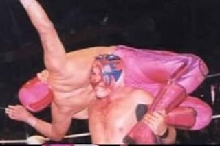 Atlantis_CMLL's tweet photo. Hace 25 años gane la máscara de un gran rival y muy peligroso villano 3 https://t.co/TAQsIZlzFw