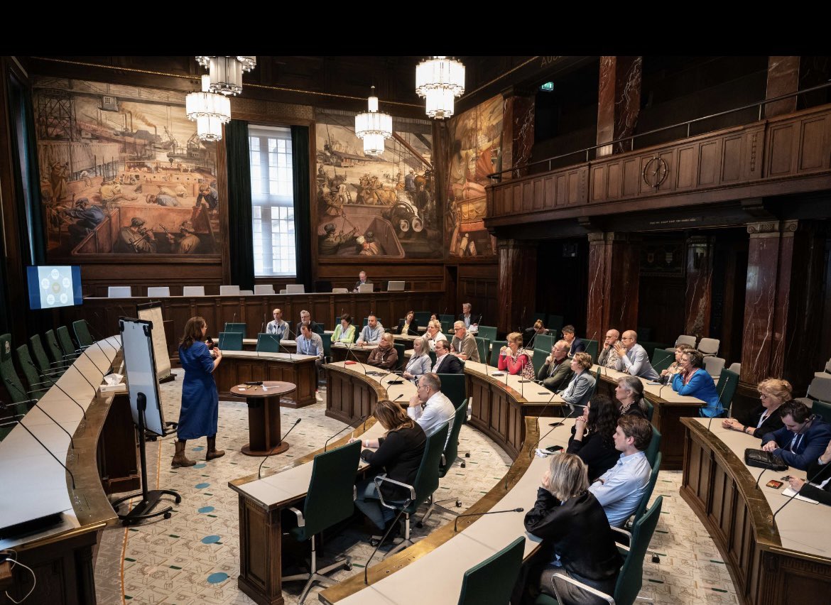 Eind deze maand komt het boek ‘Sterke Raad’ uit met een dertigtal artikelen over de lokale democratie. Voordien hield @invior_ een onderzoek over onder andere de rollen van raadsleden: 

raadsleden.nl/actueel/nieuws…