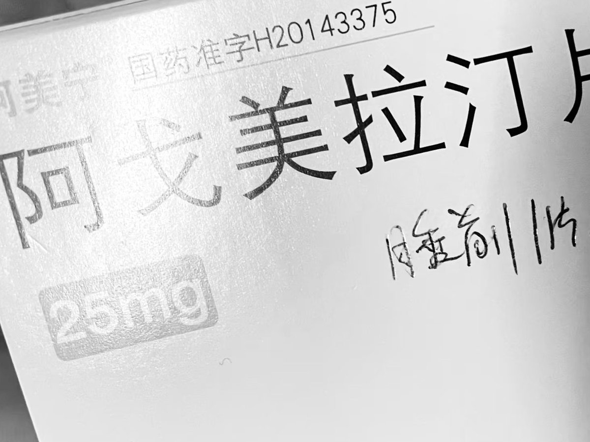 有个很忙的爱人该怎么描述他呢他很忙很忙 真的很忙在无数个需要他的时刻我都选择沉默 心疼他的不易 只想他能开心 只记得做过最多的事情就是等待与理解 我能感受到他对我有爱的 但是我时常感受不到爱 实际上他什么都没有做 我曾一度怀疑是我想要的太多 直到后来才明白 不管怎么样做 我永远只能排到最后