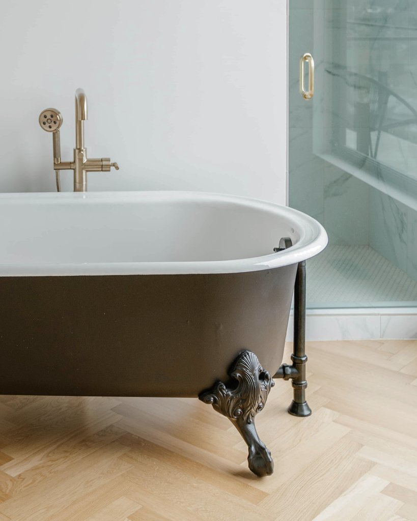 JasonBaths's tweet image. Indulge in the benefits of our MicroSilk technology with the MicroSilk® Shower Wand and Hose. Allow direct contact with your face, scalp, and upper body to enhance its rejuvenating effects.🚿