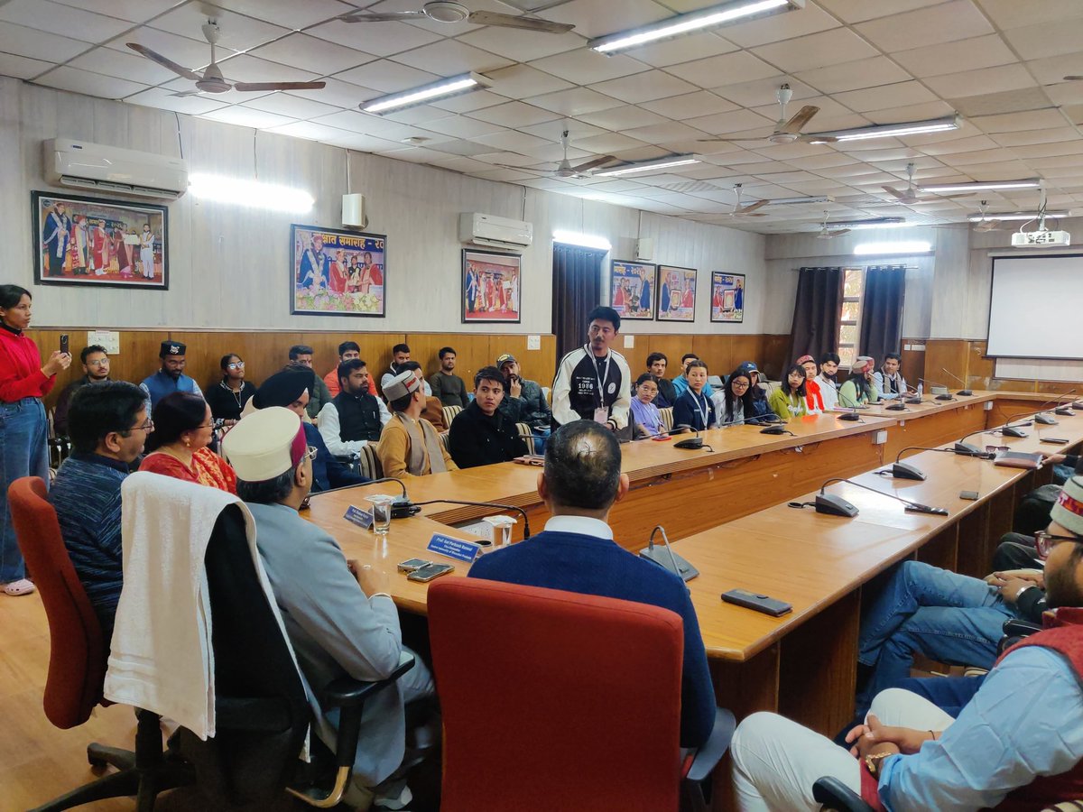 राष्ट्रीय एकता यात्रा - 2025 के प्रतिनिधियों ने धर्मशाला दौरे के दौरान केंद्रीय विश्वविद्यालय के कुलपति श्री सत प्रकाश बंसल से शिष्टाचार भेंट की। इस मुलाकात में शैक्षणिक समन्वय व राष्ट्रीय एकता पर चर्चा हुई जिसमें युवाओं की भूमिका पर विशेष जोर दिया गया।