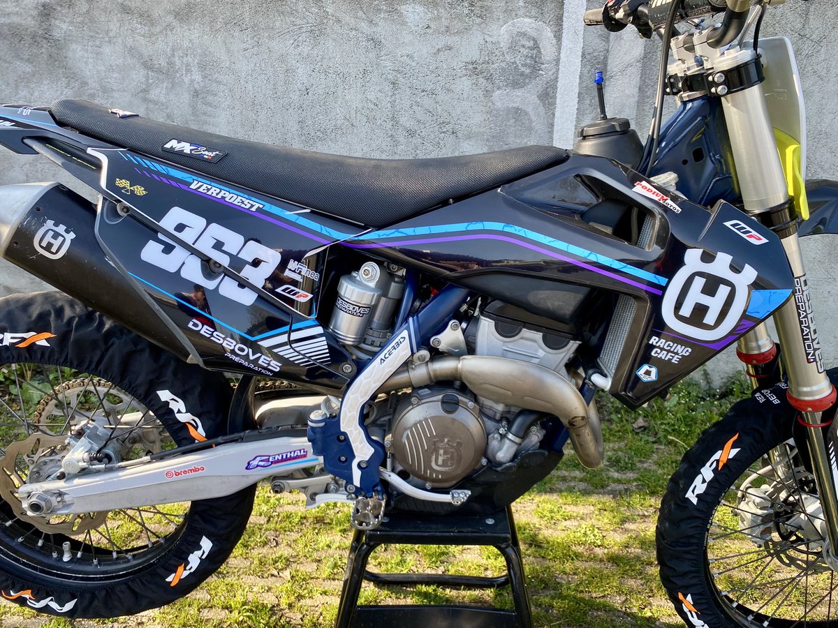 C’est parti pour la saison 2025 ! 
Mattez moi cette pépite aux couleurs du <a href="/Racing_Cafe_/">Racing Café | #LasVegasGP fan account</a> ! 🤤