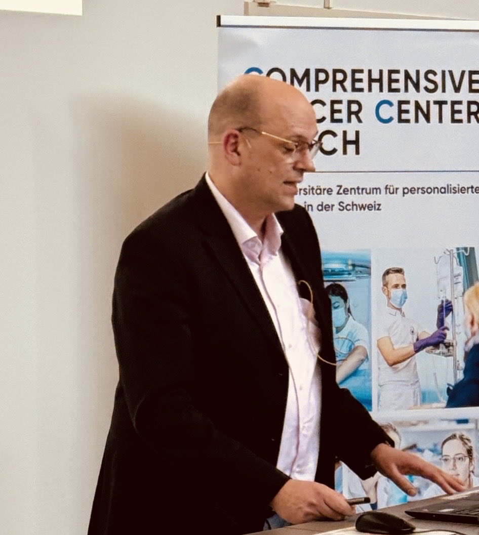CCCZ_USZ's tweet image. 🔴 Live from the CCCZ Oncology Symposium: Breast Cancer
Isabell Witzel introduces Marcus Vetter, who kicks off with insights on metastatic breast cancer—new strategies, new survival horizons!  

🩺 Experts dive into cutting-edge diagnostics &amp;amp; therapies. usz.ch/veranstaltung/…