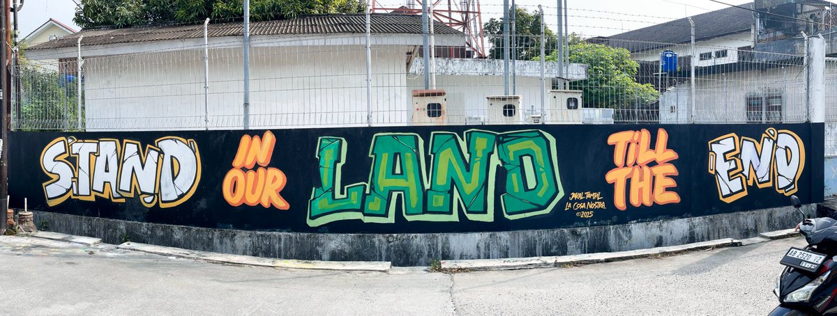 Tak akan kami sesali, bagaimanapun hasilnya nanti.
Kami tetap bangga berdiri, untuk PSS dan takkan berpaling ke lain hati!

Kita sudah tidak punya banyak waktu. Semua diusahakan sebelum berlalu.

#SahurOnTheWall2025 with <a href="/LCNxPSS/">LCN DAB!</a>