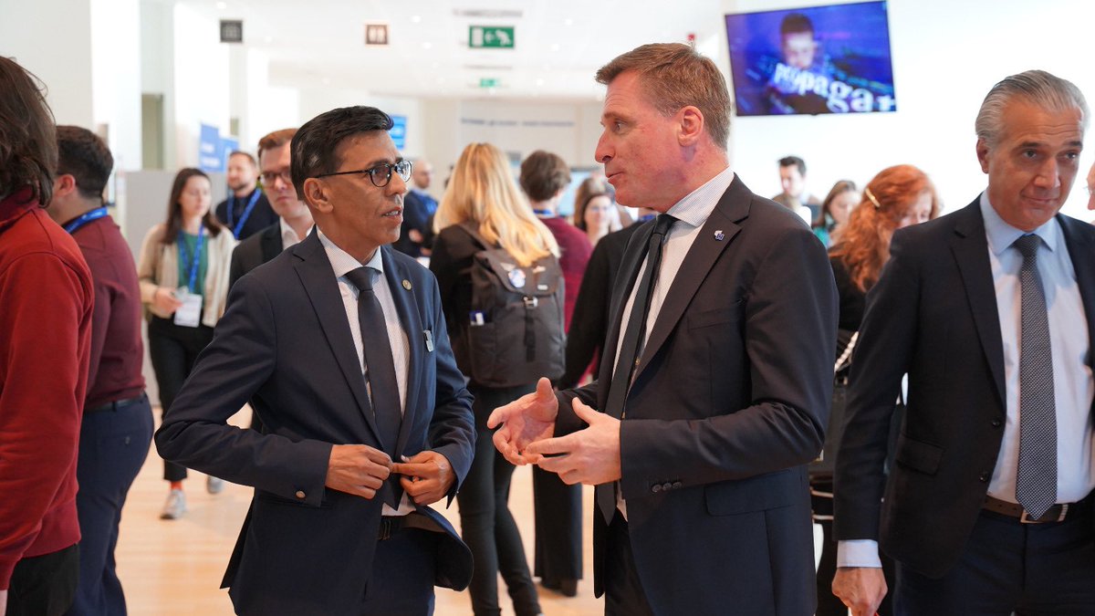 EESC_President's tweet photo. Strengthening cohesion and participation starts at the local level. 

When people have a voice in decisions that shape their lives, trust grows, and societies heal.

Civil society must lead our leaders, because democracy thrives on engagement! 

#CivSocWeek #EUCivilSociety https://t.co/OD7mZ8ApM1