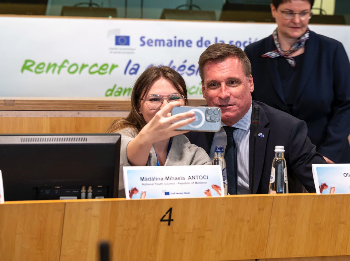 EESC_President's tweet photo. Strengthening cohesion and participation starts at the local level. 

When people have a voice in decisions that shape their lives, trust grows, and societies heal.

Civil society must lead our leaders, because democracy thrives on engagement! 

#CivSocWeek #EUCivilSociety https://t.co/OD7mZ8ApM1