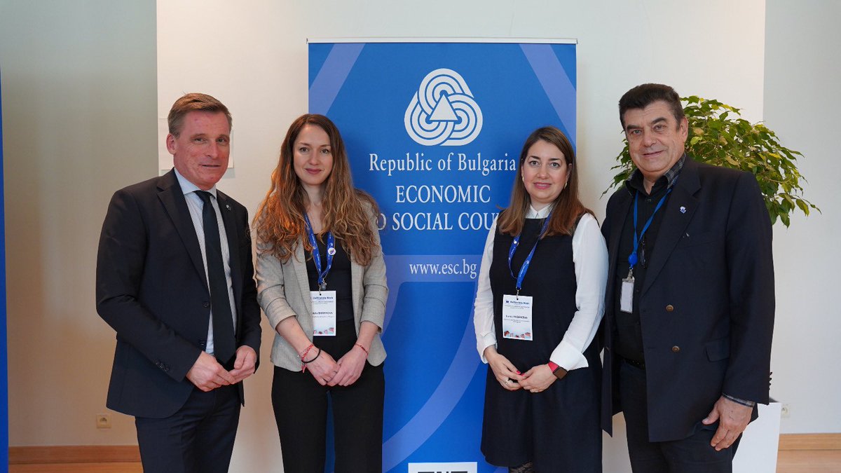 EESC_President's tweet photo. Strengthening cohesion and participation starts at the local level. 

When people have a voice in decisions that shape their lives, trust grows, and societies heal.

Civil society must lead our leaders, because democracy thrives on engagement! 

#CivSocWeek #EUCivilSociety https://t.co/OD7mZ8ApM1
