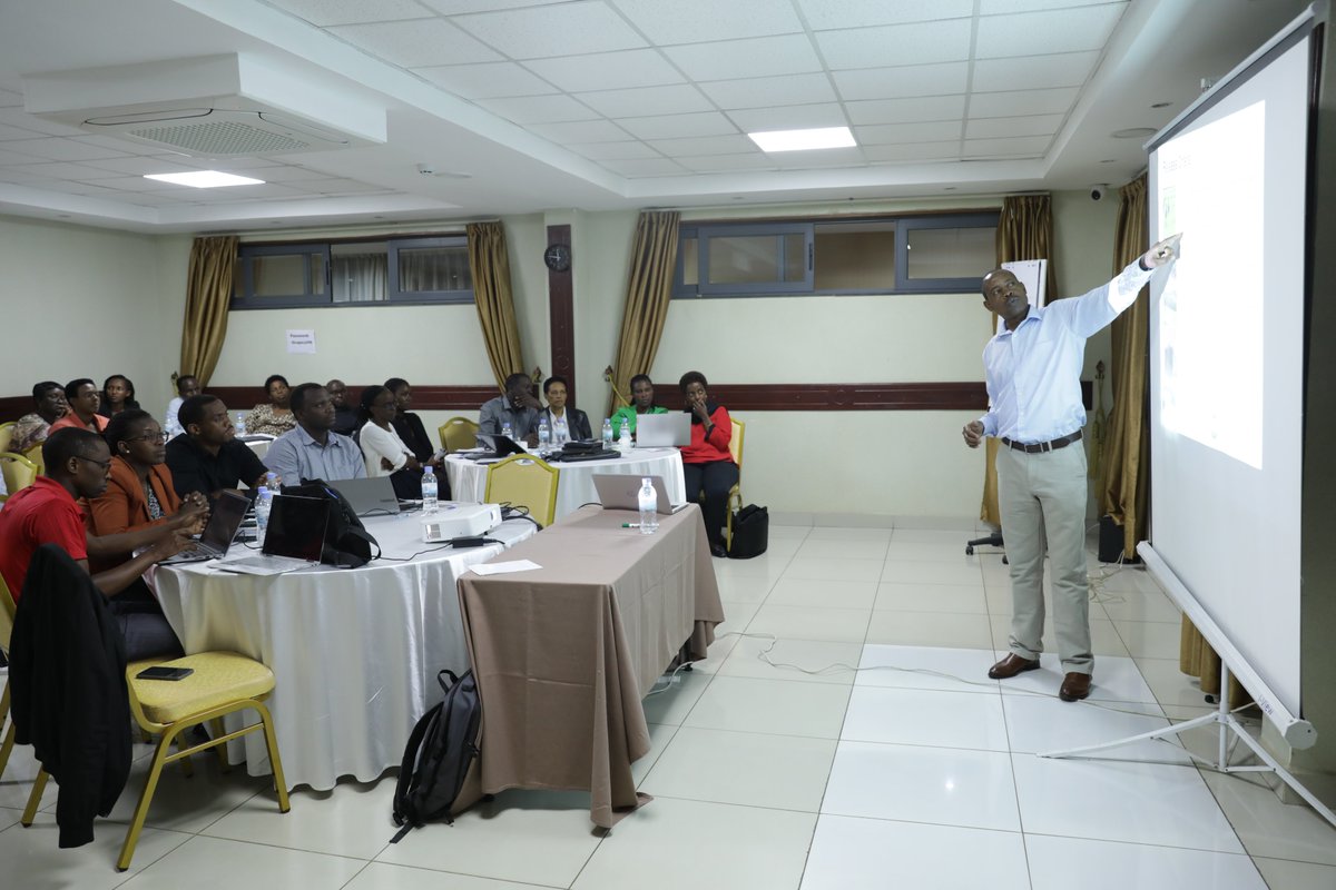 InspectorateRw's tweet photo. Under @IITA_CGIAR support through @KephisKe &amp; @SystemsSeed, RICA's Seed Inspectors are undergoing a 6-day advanced training on seed processing, traceability and certification systems to ensure high-quality seeds for farmers to boost agricultural productivity and food security. https://t.co/ku8K8Psfgl
