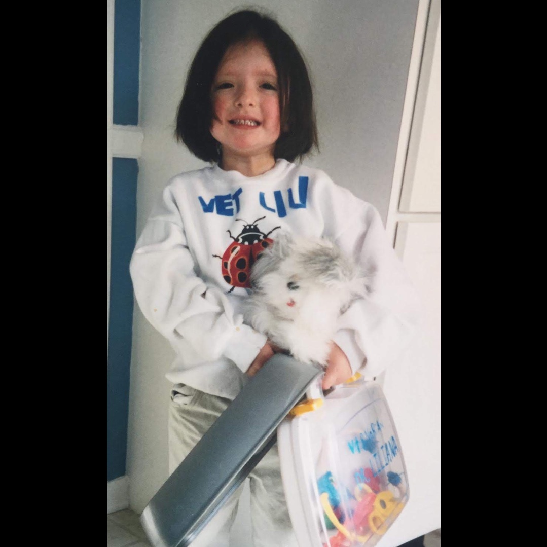 LadnerLili's tweet image. Someone tell that 5-year-old stuffed animal vet she's getting a promotion... Neurosurgery, here I come!!🧠
Humbled to join this incredible field and deeply appreciative of the many mentors and patients I have met along the way.
#Match2025 @WomenInNSGY @TheNRMP