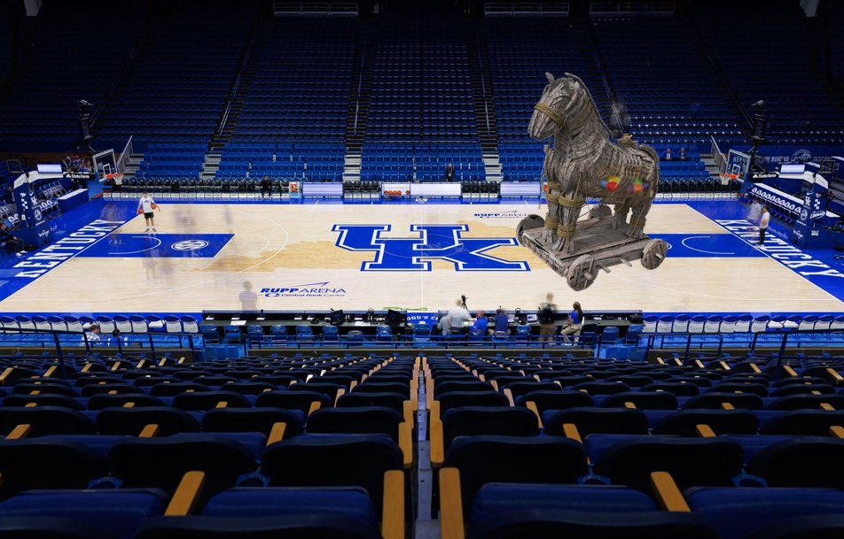 BigBlueBud's tweet image. Can I just say that Troy truly has one of the nicest fanbases out there.

As an offering of good will, they dropped this huge wooden horse off in Rupp Arena! 😃

I don’t think we could have asked for a better first round draw. 💙 #BBN