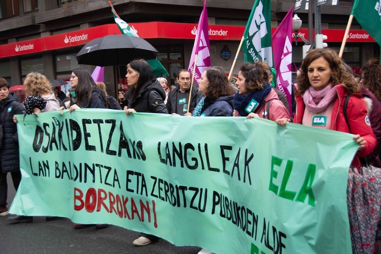 ELA Osakidetza (@elaosakidetza) on Twitter photo ⚖️ ELAk <a href="/osakidetzaEJGV/">Osakidetza</a>|ren aurkako demanda jarri du askatasun sindikalerako eskubidea urratzeagatik.
‼️ Urdulizko Ospitaleko Zuzendaritzak sindikatuari eragotzi nahi dio langileei kontziliazio eskubideen berri emateko batzar bat egitea.
🔗 labur.eus/v1j9scbk ⚖️ ELAk <a href="/osakidetzaEJGV/">Osakidetza</a>|ren aurkako demanda jarri du askatasun sindikalerako eskubidea urratzeagatik.
‼️ Urdulizko Ospitaleko Zuzendaritzak sindikatuari eragotzi nahi dio langileei kontziliazio eskubideen berri emateko batzar bat egitea.
🔗 labur.eus/v1j9scbk