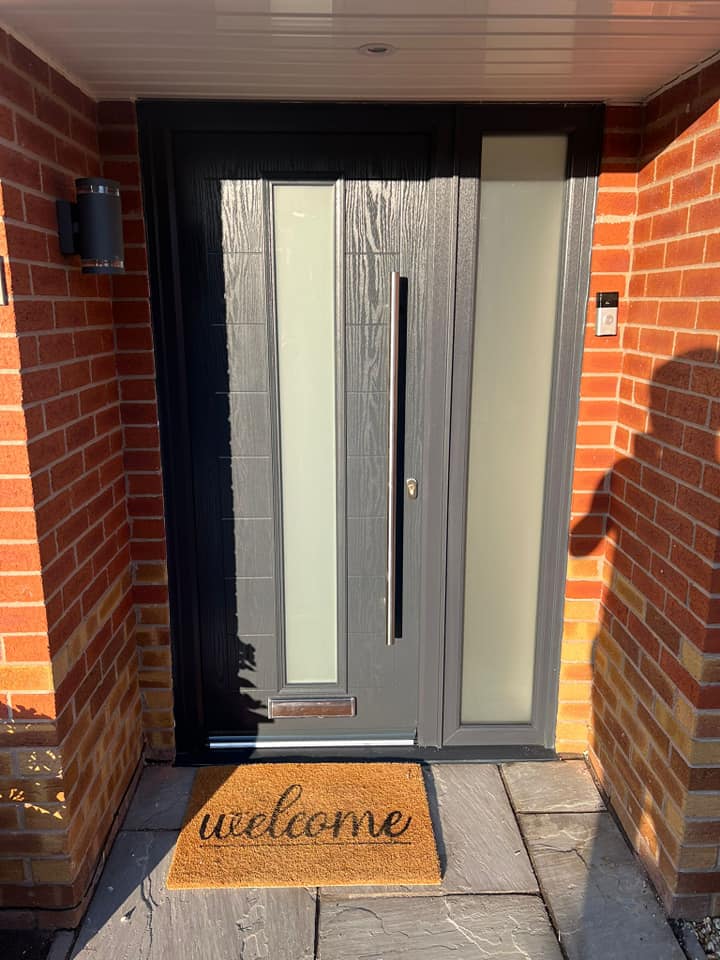 MoreLivingRen's tweet photo. For aesthetic appeal, solid craftmanship, tough security, and strong thermal efficiency, we'd score this door pretty high.
MORe Living can measure up your space whenever suits you best and will always offer you the best available price to upgrade your living space.
0330 353 0284 https://t.co/vIy7grHLPr