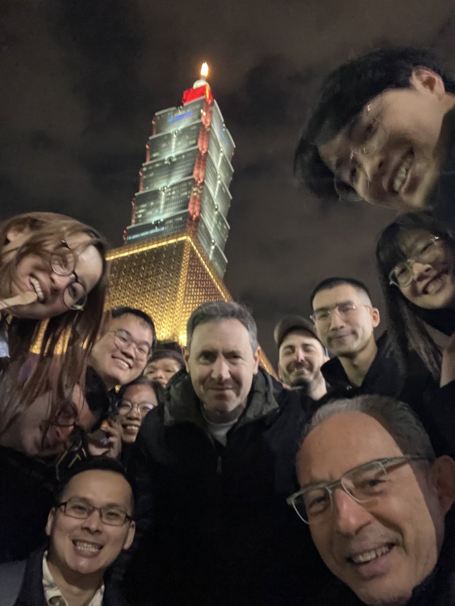 KamounLab's tweet photo. Taipei 101 with the Wu 11 @AdamWu9527 https://t.co/wN1xoApMmn