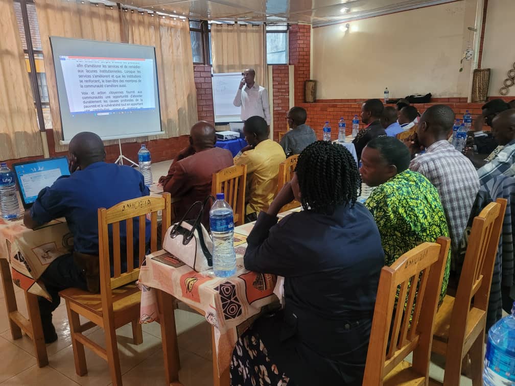 bafashebige's tweet photo. A son tour, Paul Niyonzima, conseiller juridique du gouverneur de Ngozi, exprime sa gratitude à la coalition ETP Bafashebige pour ce dialogue essentiel sur l'éducation inclusive. Selon lui, chaque apprenant mérite une chance égale! #ÉducationÉquitable #Ngozi #Educationinclusive https://t.co/rDAVAwPWhC