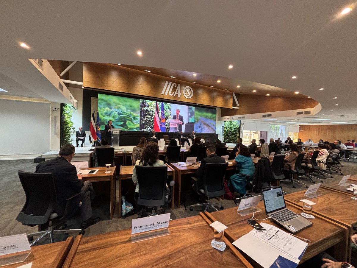 En la nueva sala Estados Unidos de la sede central del IICA, inauguramos el evento “Sembrando Talento: Impulso a la Ciencia y la Innovación en el sector Agroalimentario en Europa y las Américas “, con la presencia de rectores de las principales universidades del mundo en materia