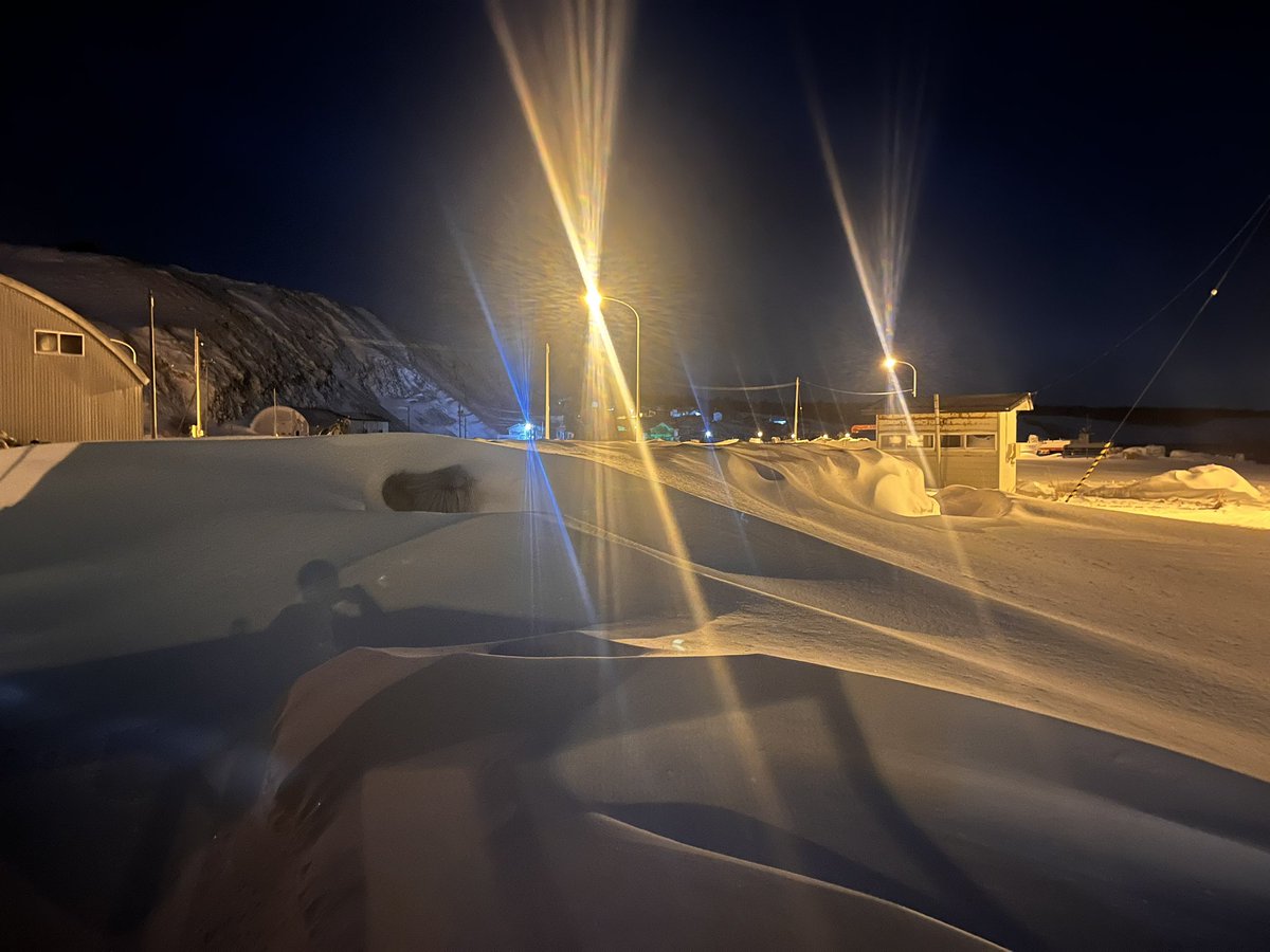 雪で帰れなくなった　笑