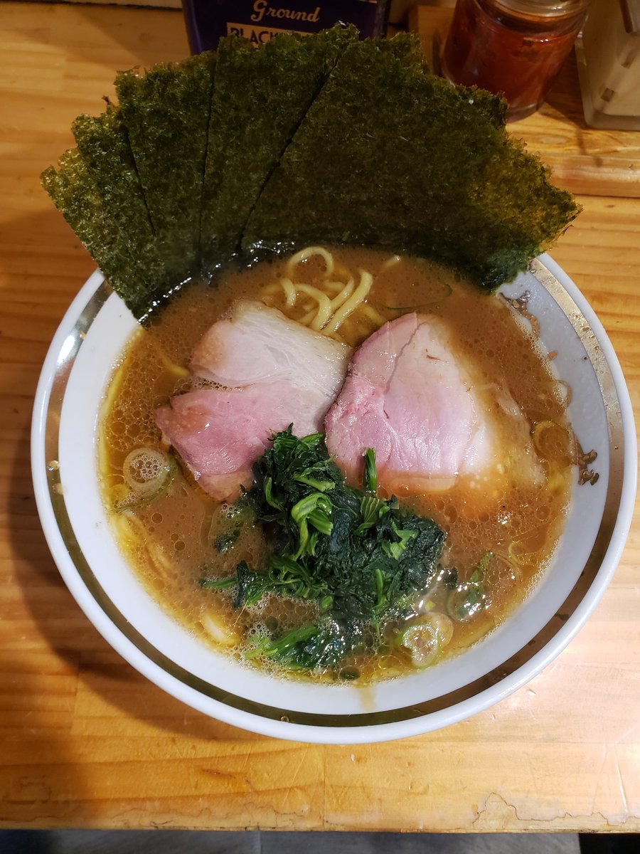 久しぶりに秋葉原の方のわいずに行ったら丼ぶりが白丼に変わってました！
#秋葉原 #家系ラーメン #海苔