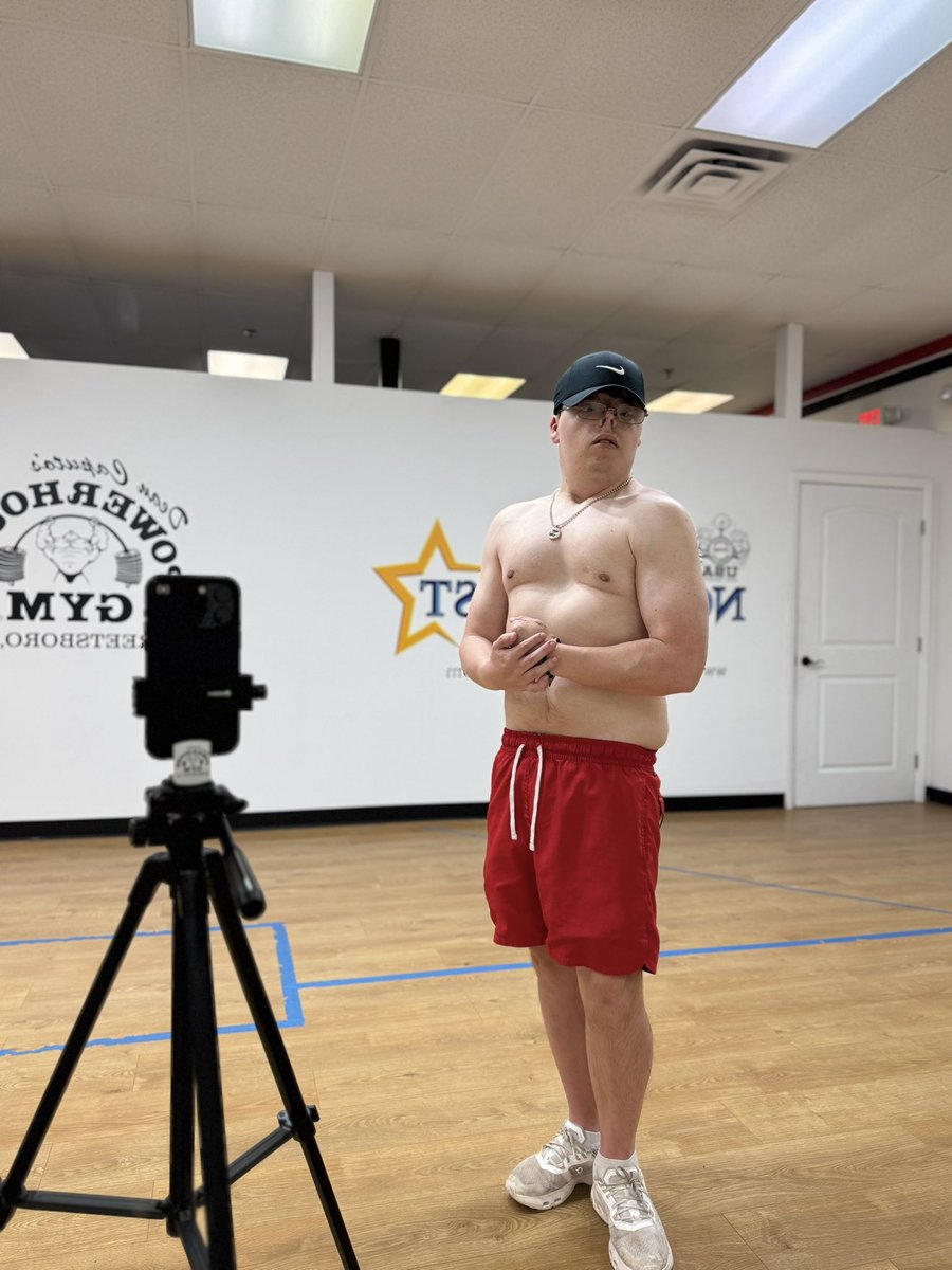 1 year ago, I was unhappy, and the unhealthiest, and heaviest I’ve ever been in California.

Today, I’m proud of the progress I’ve made, and happy with what I do every day!

I have lost 30 lbs in the past year, but the jobs not finished.