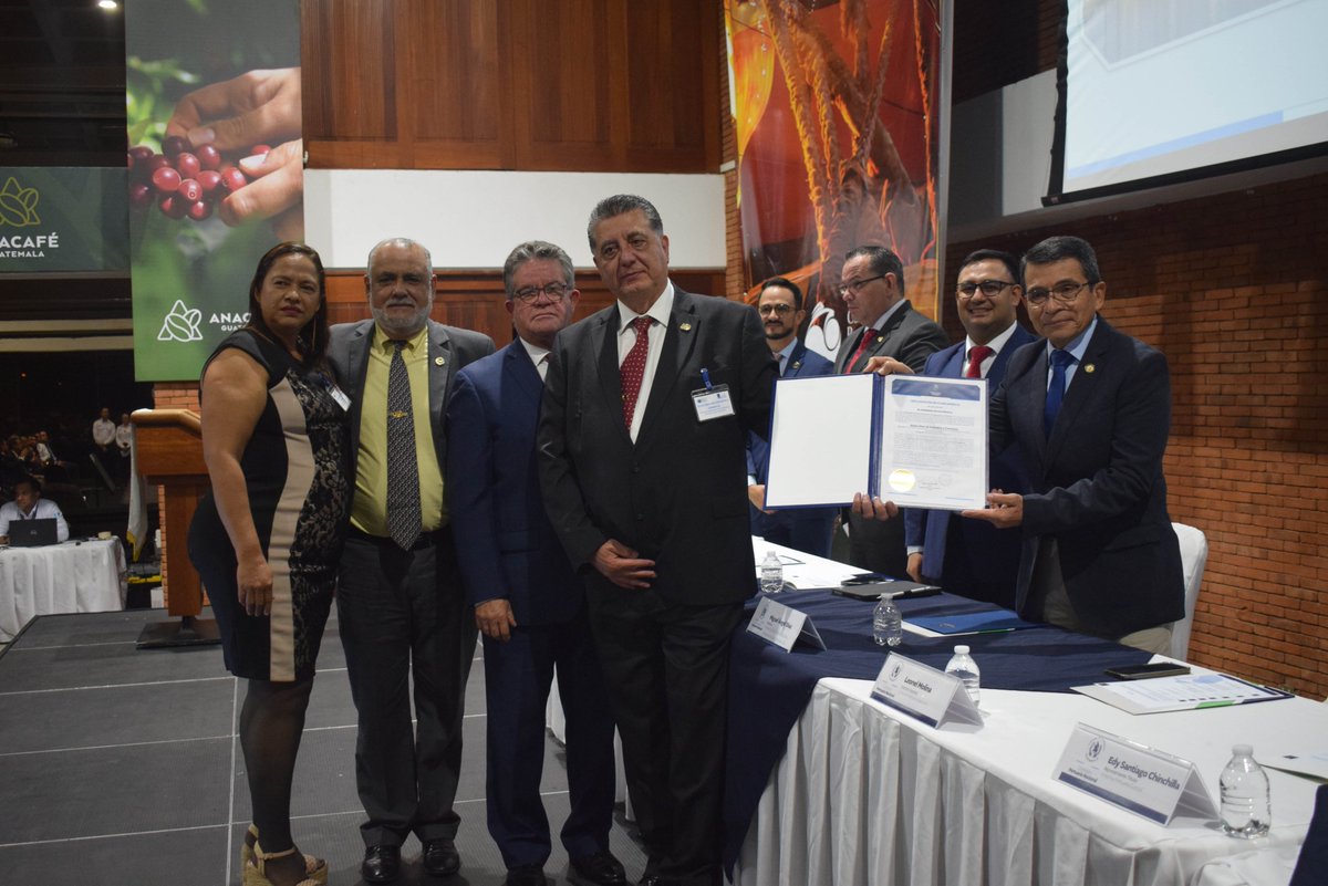 ZOLICGUATEMALA's tweet image. En un acto especial organizado por la Comisión Portuaria Nacional de Guatemala (CPN), ZOLIC fue reconocida por haber aprobado la auditoría de Declaración de Cumplimiento de Protección de Instalaciones Portuarias (PBIP).

#ZOLIC #SeguridadPortuaria #CódigoPBIP
Fotos: CPN