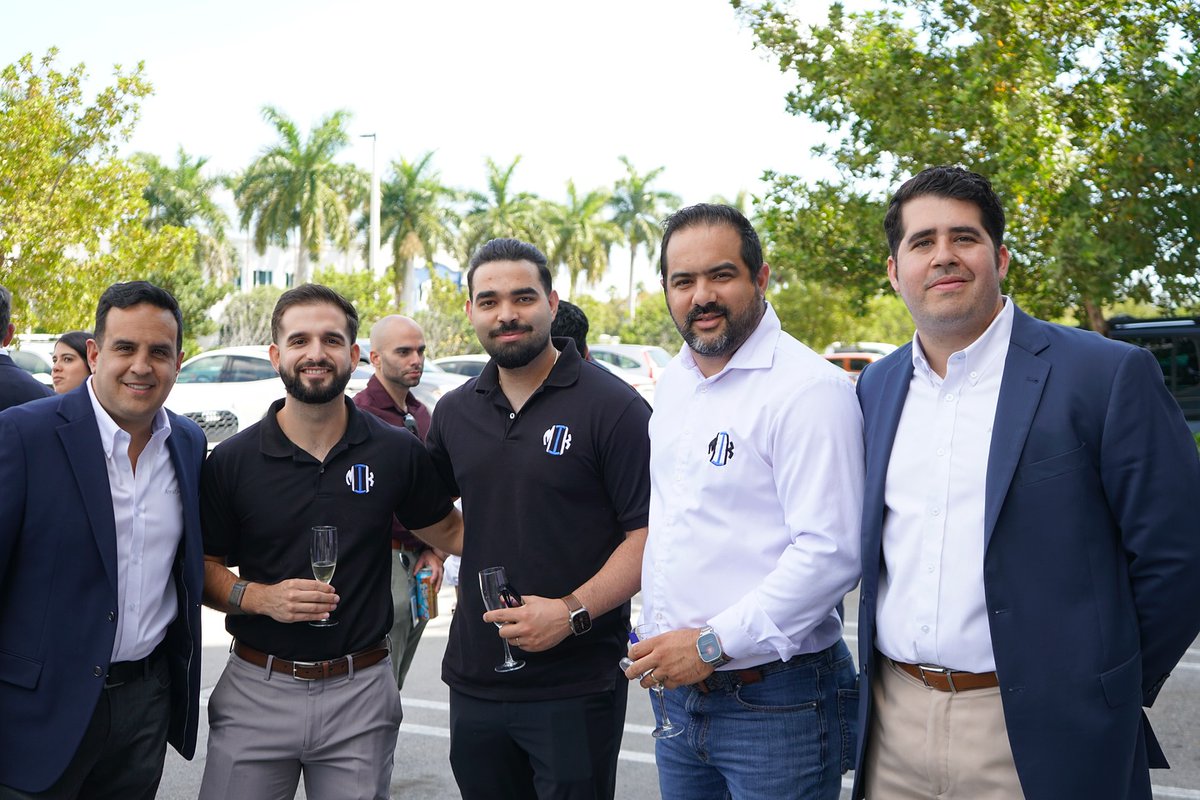 Inauguramos nuestra primera sucursal en Miami. 🇺🇸

Estamos muy contentos. Esto refuerza nuestro compromiso con el mercado americano, y que nos permitirá dar un servicio más personalizado para entregar nuestro salmón fresco, de alta calidad y de la manera más eficiente posible.