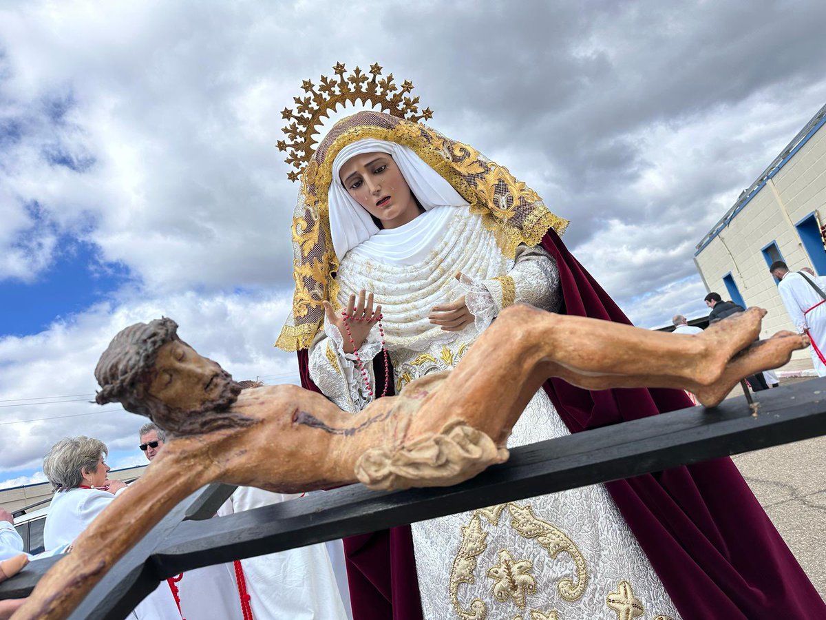 ✝️ | 𝗩𝗶́𝗮 𝗰𝗿𝘂𝗰𝗶𝘀 𝗲𝗻 𝗲𝗹 𝗰𝗲𝗻𝘁𝗿𝗼 𝗽𝗲𝗻𝗶𝘁𝗲𝗻𝗰𝗶𝗮𝗿𝗶𝗼 𝗱𝗲 𝗗𝗮𝗿𝗼𝗰𝗮
🥁El pasado fin de semana volvimos a realizar en el centro penitenciario de Daroca un vía crucis.
📸 Fotos realizadas por Federico Castillo de @updaroca 
<a href="/ssantazaragoza/">Junta Coordinadora de Cofradías Zaragoza</a> #columnazgz