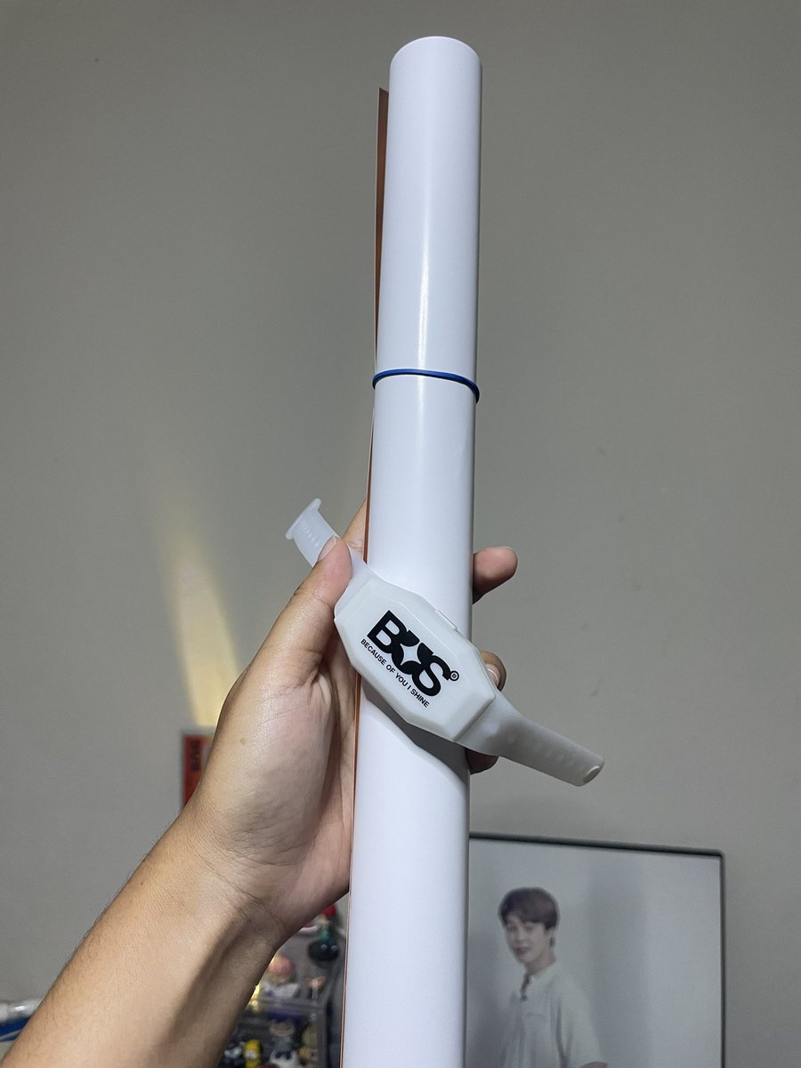 บีอัสที่ไม่ได้ไปคอน เราแจกโปสเตอร์คอนกับริชแบนไฟ 1 set ค่ะ
(เราเก็บแค่อันเดียวเลยอยากส่งต่ออีกอัน)
เงื่อนไข รีทวิต+เป็นฟลว
สุ่มศุกร์ 21/3 ส่งฟรี

#ตลาดนัดBUS
#BUS_LIGHTTHEWORLD