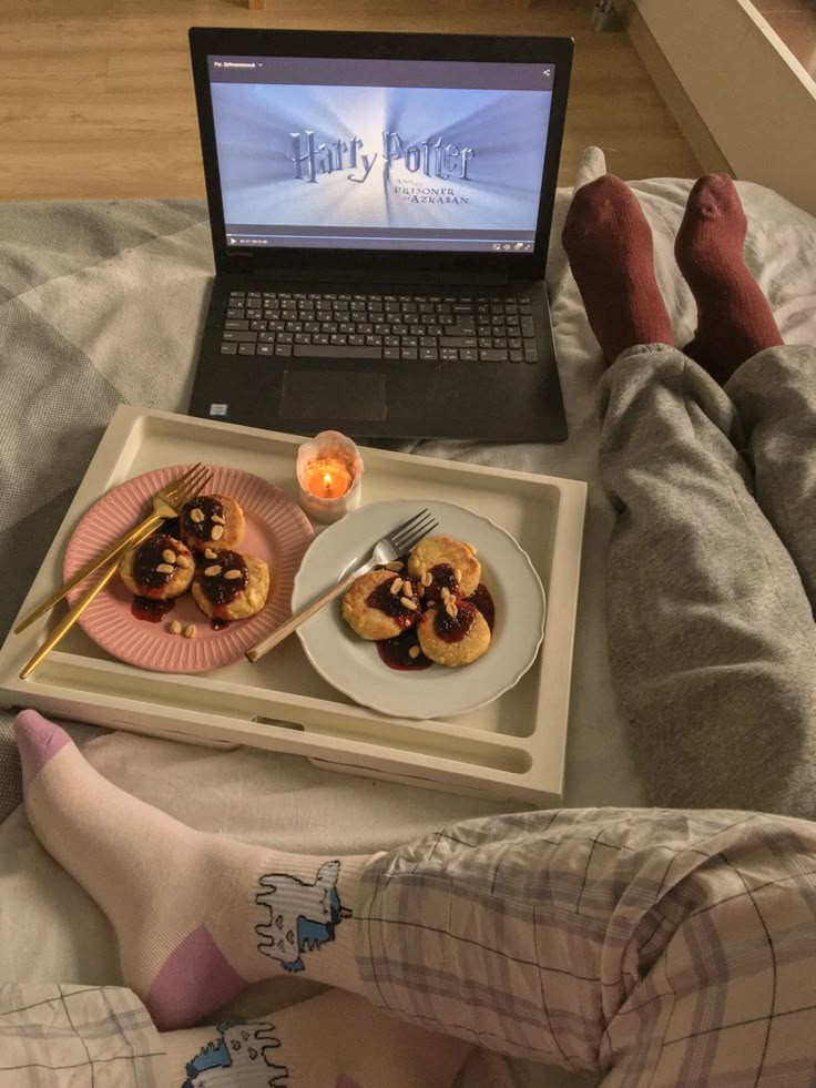 anandaquln's tweet image. ㅤ ㅤ    
📍𝐀𝐦𝐚𝐧𝐣𝐢𝐰𝐨, 𝐌𝐚𝐠𝐞𝐥𝐚𝐧𝐠, 𝐘𝐨𝐠𝐲𝐚𝐤𝐚𝐫𝐭𝐚. 

Terpantau masih asik mengobrol, adek-adeknya sudah tidur. Apalagi papanya yang energinya terkuras, langsung terlelap. 🤣

   ㅤ ㅤ