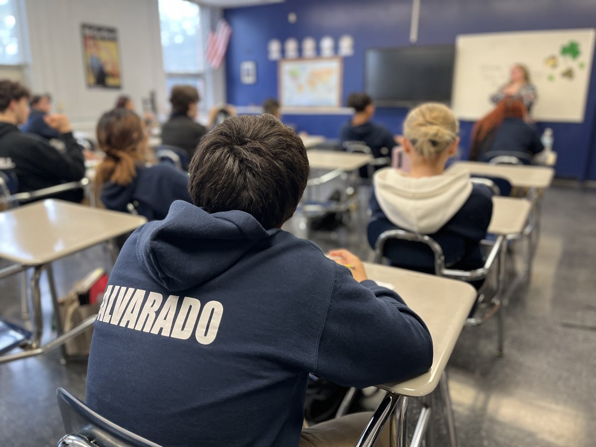 Our #RocklandBOCES Career and Technical Education Center’s (CTEC) Criminal Justice Program hear from Rockland County Public Defender Marissa Licata! Students learn first-hand what it's like to represent defendants who may not otherwise be able to afford their own attorney.