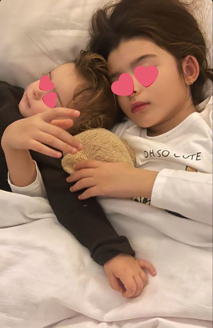 anandaquln's tweet image. ㅤ ㅤ    
Pulang dari jalan-jalan langsung tepar. 😂
   ㅤ ㅤ