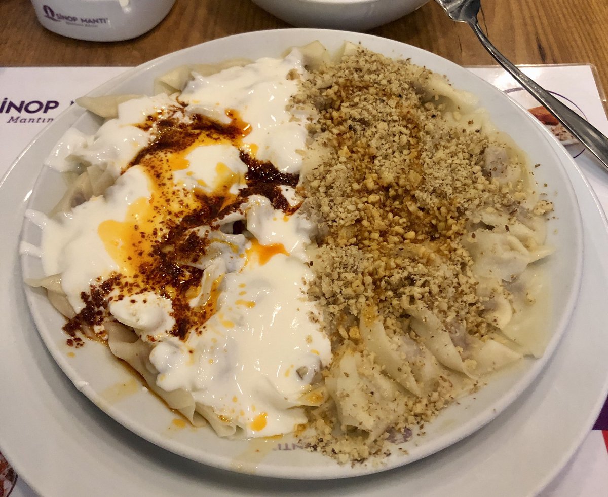 Bir sosyal medya kullanıcısı:

“Bir tabak mantı 400 lira. Yeme içme sektöründe büyük bir soygun var. Aklı olan şu ortamda mecbur kalmadıkça dışarda yemez.”