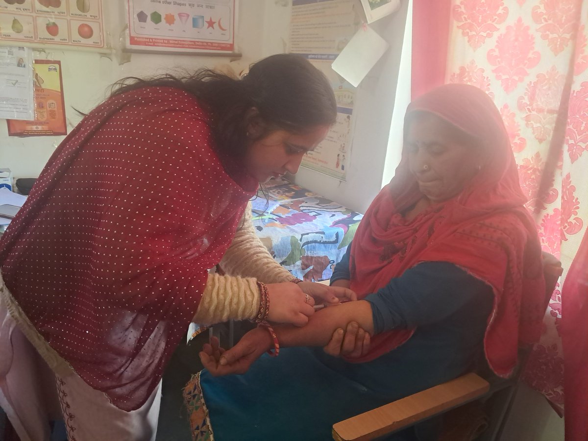 Deepika14180672's tweet photo. Cy TB test done by CHO Deepika 
@drrksood @dtohpkgr @mukt_tb @StopTB @StopTB @TbDivision 
#YeswecanendTB
#StopTB
#TBHaregadeshjitega https://t.co/AeaMOqGsfz