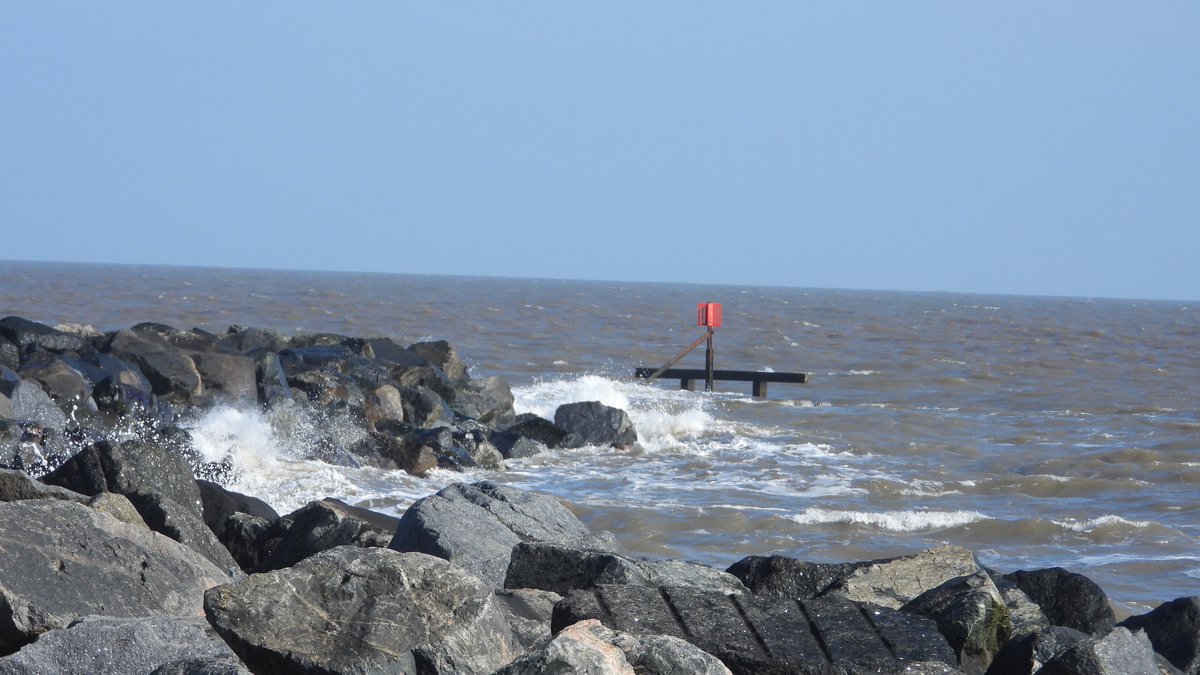 seuneke's tweet photo. Ness Point Lowestoft this morning.
#Nesspoint
#Lowestoft https://t.co/iyCxKMYL7m
