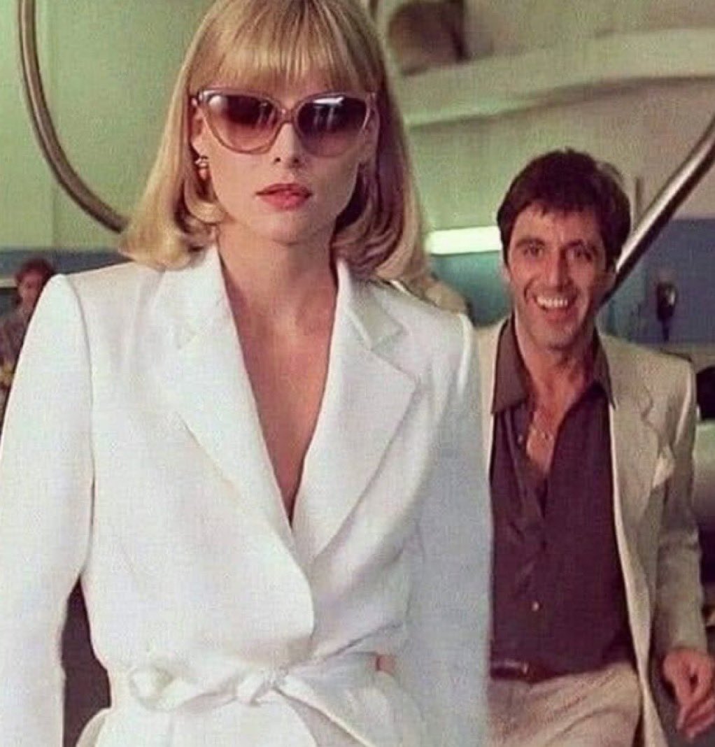 platin sarı babadan zengin yokluk nedir bilmeyen burnu kaf dağında olan kızın 3-4 ay önce paylaştığı foto ve stleri begenmeye giderken biz