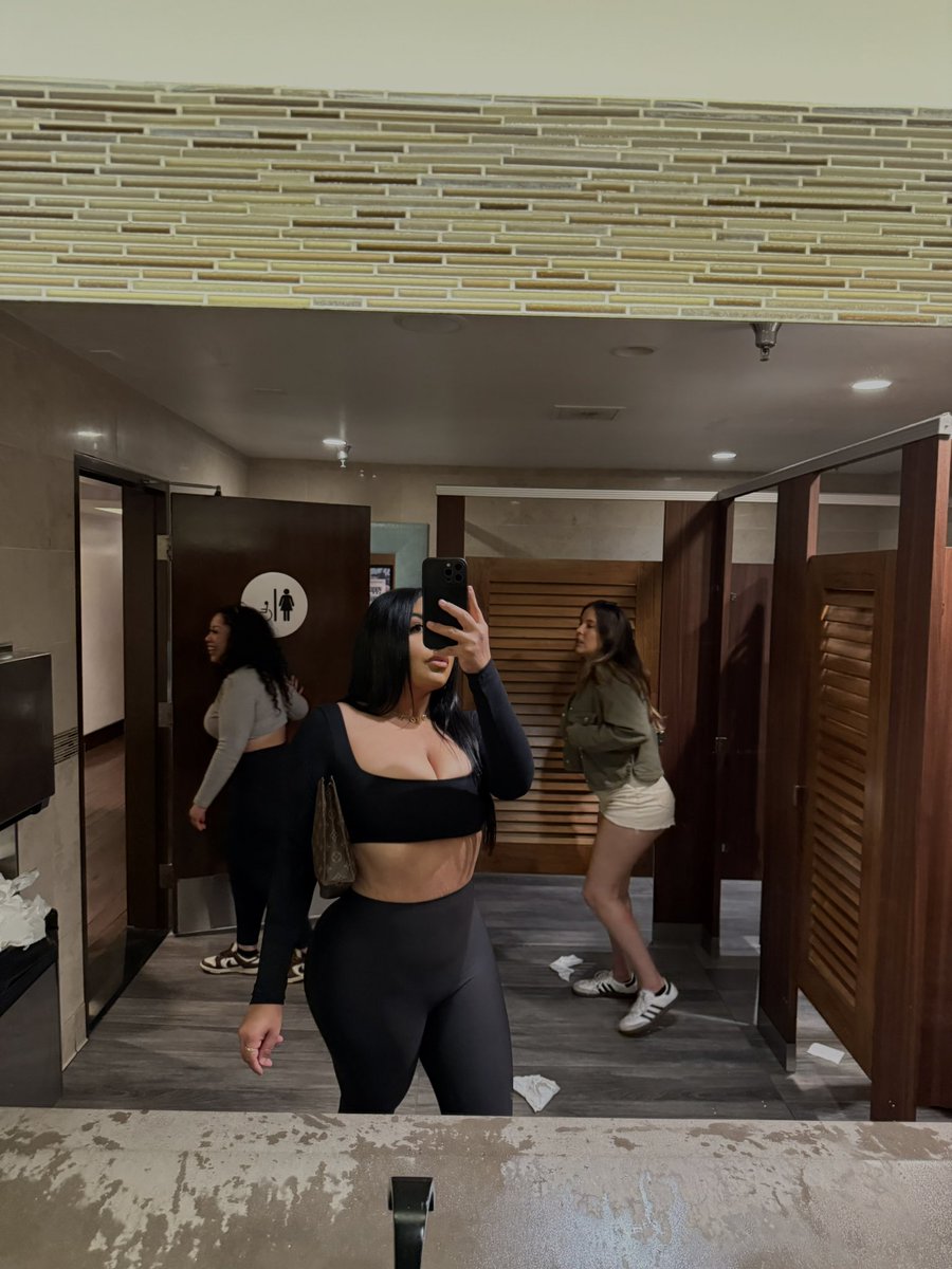 Hi! It’s been a min but she’s back &amp; snatched