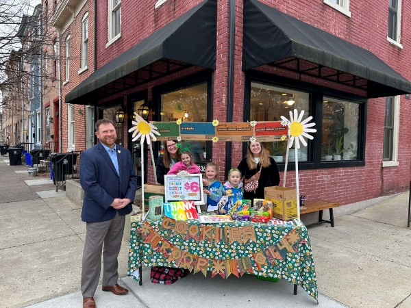 Just visited a local Girl Scout Cookie booth, and I’m so impressed by these young leaders! 🍪💪

Their dedication, teamwork, and business skills are on full display.

Find a booth near you or order from home here: 
gshpa.org/en/cookies/fin…

#GirlScoutCookies #SupportOurGirlScouts