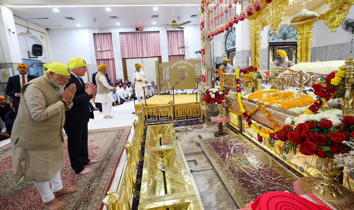 narendramodi's tweet photo. Some more glimpses from Gurdwara Rakab Ganj Sahib. 

@chrisluxonmp https://t.co/PeJP81IPIL