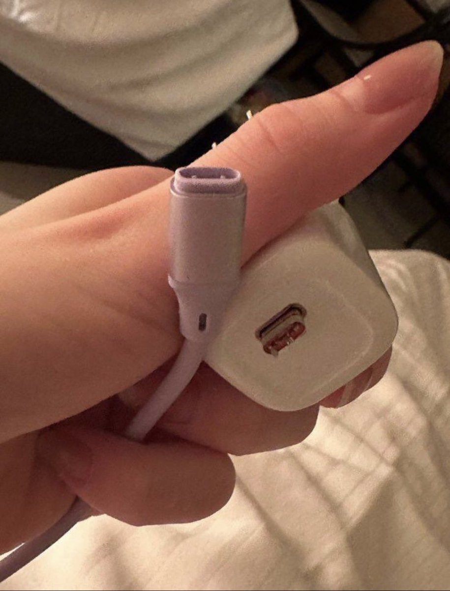 Isabella frigt (@anataylorissa) on Twitter photo My charger gone today ๐ข 
 I thought x was fun
#timelesz #YemenUnderAttack #LaCasaDeLosFamosoCol2 #repost My charger gone today ๐ข 
 I thought x was fun
#timelesz #YemenUnderAttack #LaCasaDeLosFamosoCol2 #repost